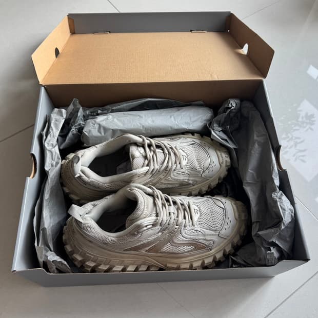 발렌시아가 디펜더 42