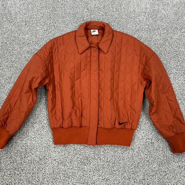 나이키 에센셜 퀼팅 우븐자켓