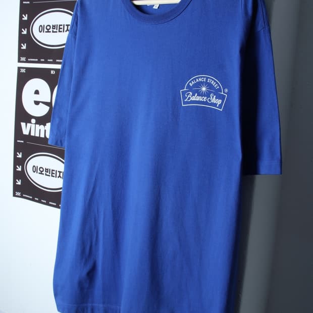 (L-2XL) 에이카화이트 반팔 티셔츠 오버핏 블루 올드스쿨-H35650