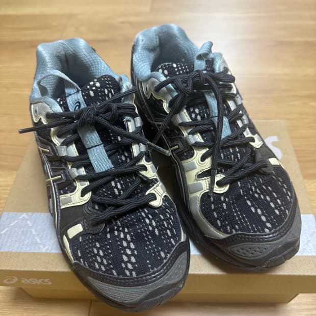 아식스 젤님버스9 블랙건메탈