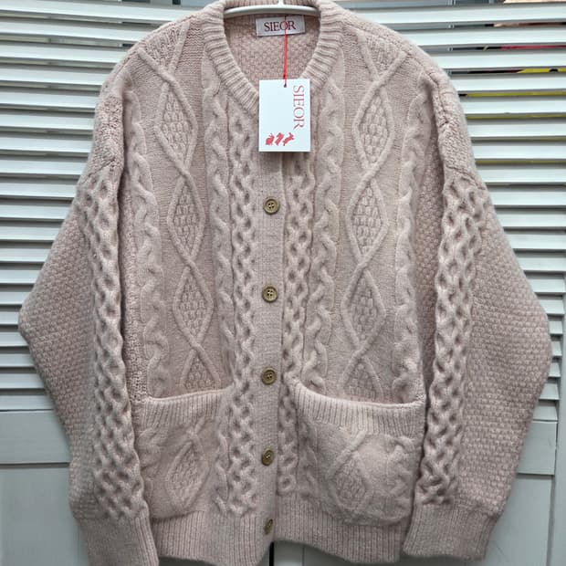 시오르 우드버튼 케이블 가디건