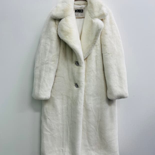원더시스터 Wonder Sister 화이트 에코 퍼 코트