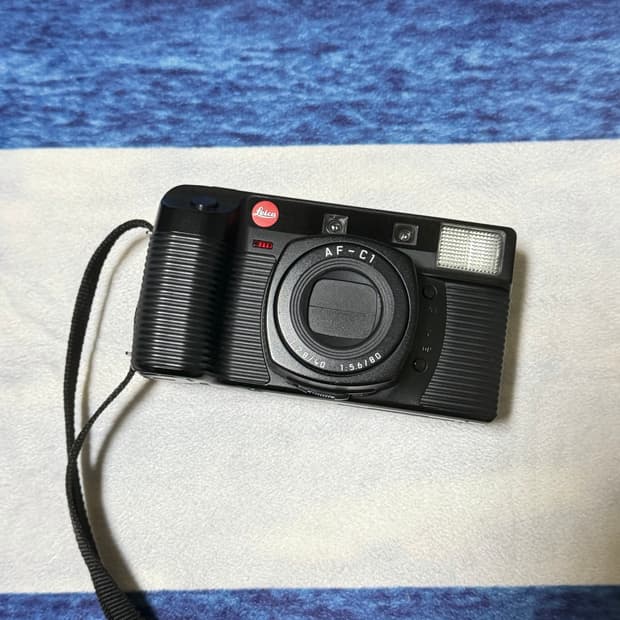 라이카 af-c1 필름 카메라 판매합니다 (가죽케이스포함)