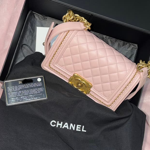 샤넬 보이백 핑크색상 풀박스