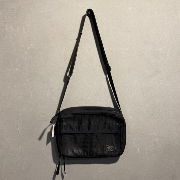 요시다포터 블랙 스퀘어 모노그램 크로스백