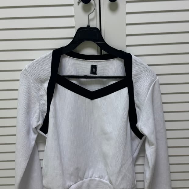 유제 Bend neck top white