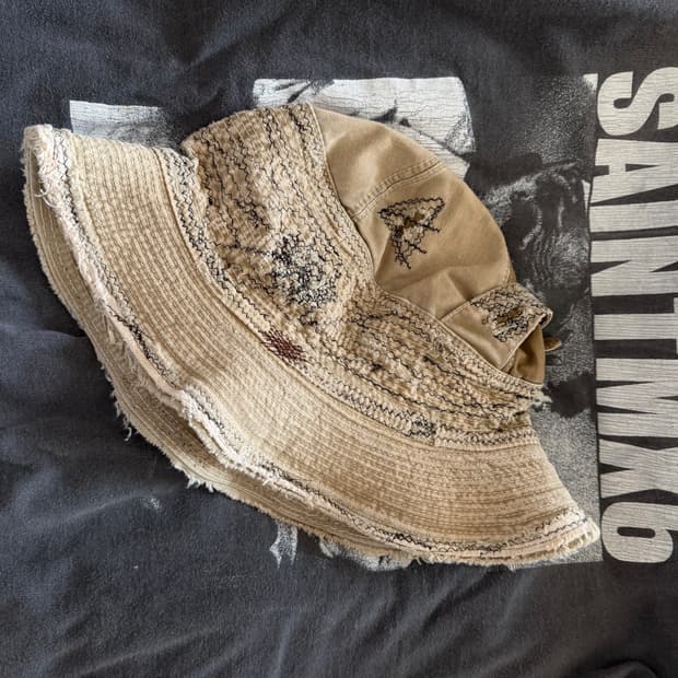 캐피탈 노인과바다 베이지