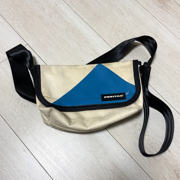 프라이탁 하와이파이브오 흰/파