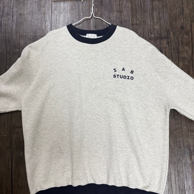 아이앱 스튜디오 스웨트셔츠 오트밀 네이비 XL