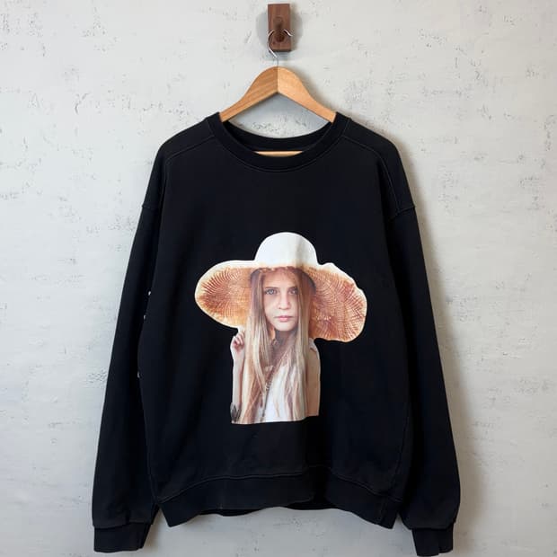 아크메드라비 소녀 프린팅 맨투맨