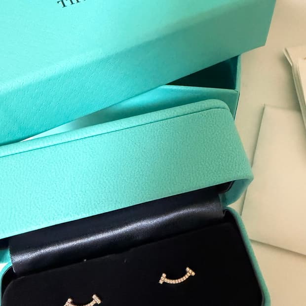 티파니앤코 T 스마일 미니 다이아 이어링