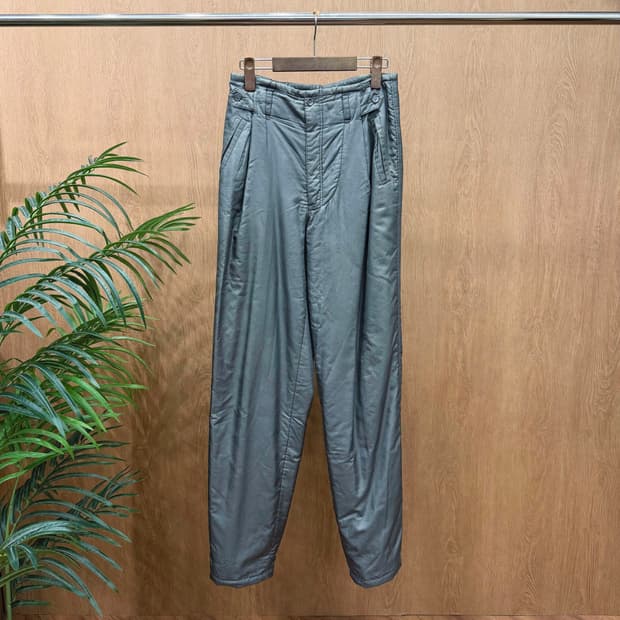 이세이미야케 맨 패딩 팬츠 핀턱 디테일 스트레이트핏 그레이