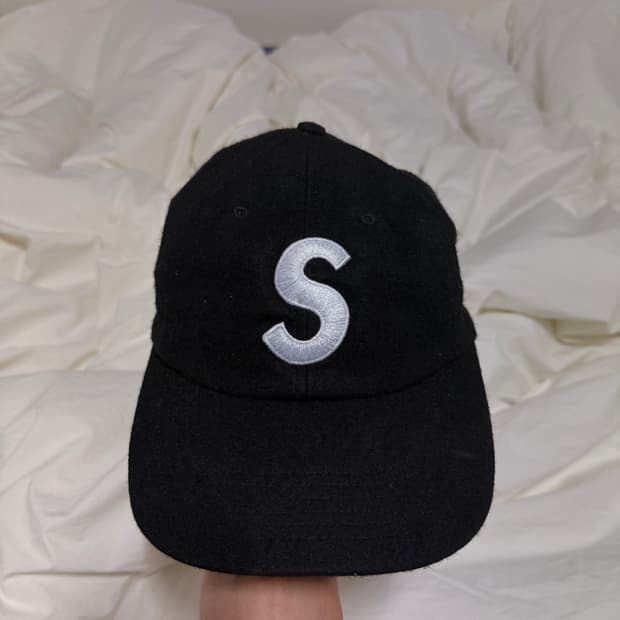 슈프림 s로고 캡