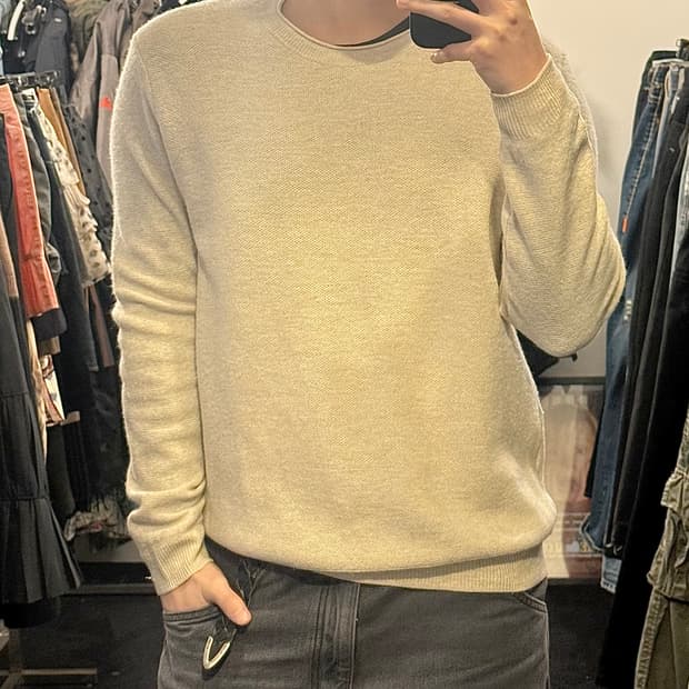 SERIES 시리즈 울 베이지 아이보리 컷팅 말린 넥 라인 니트 스웨터