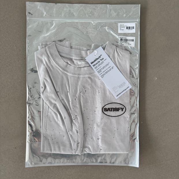 (새상품) Satisfy Mothtech Muscle T-Shirt