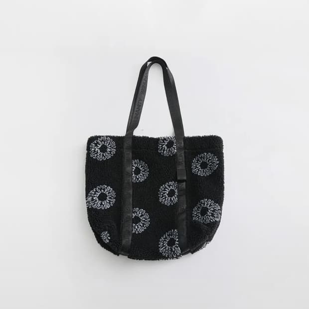 999휴머니티 빅 플리스 토트백 팝니다