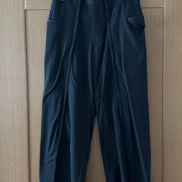 꼼데가르송 옴므플러스 폴딩 크롭 팬츠 (짙은네이비 S)