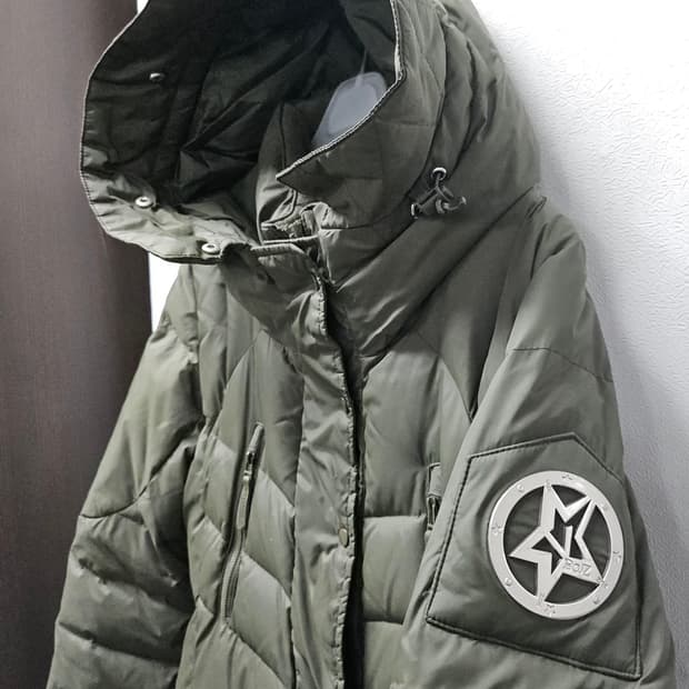 BAUZ  카키색 후드 롱 패딩  M