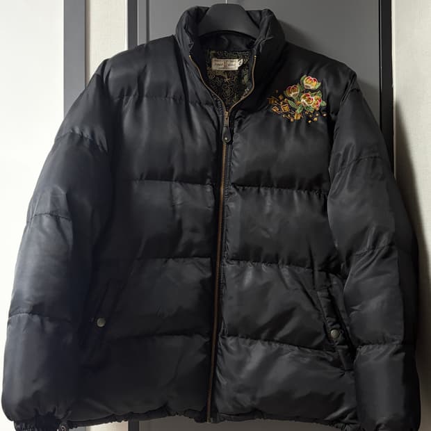 카라쿠리 타마시 자수 패딩