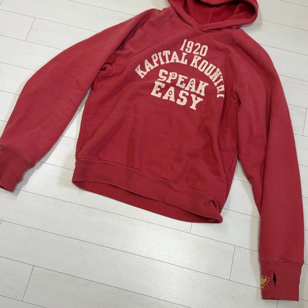 캐피탈 후드티 3 사이즈  상태 9.5/10 사진찍고 절대 안입습니다