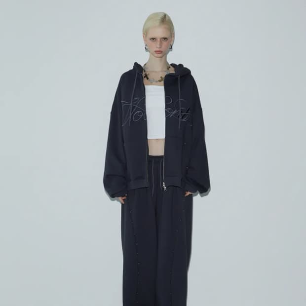 분트 Lettering Embroidery Zip-up (CHARCOAL
