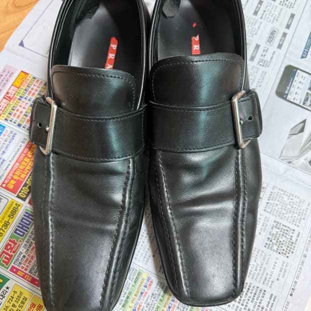 프라다 스포츠 버클 로퍼