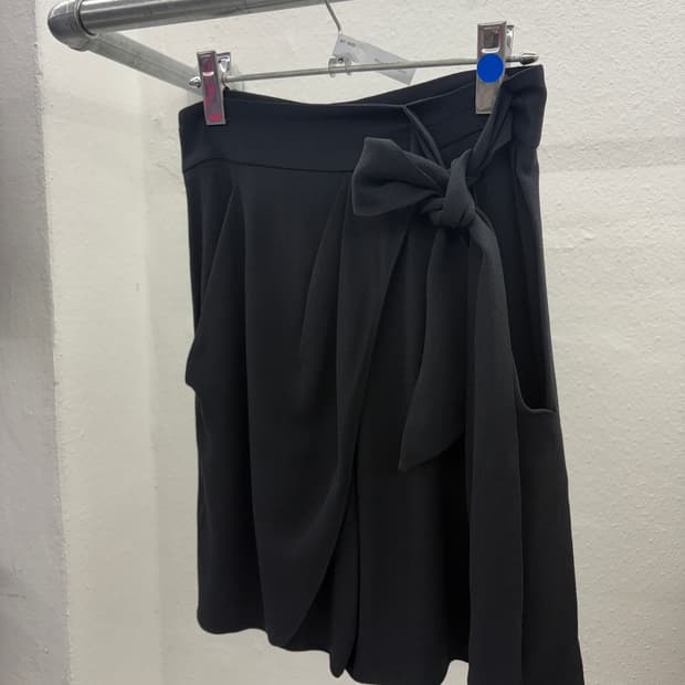 끌로에 랩 스트랩 하프팬츠