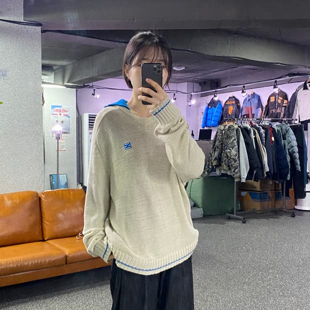 세터 자수로고 베이지 니트 B3539