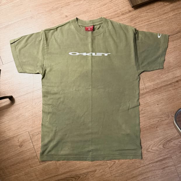 00s oakley sunfade t shirt