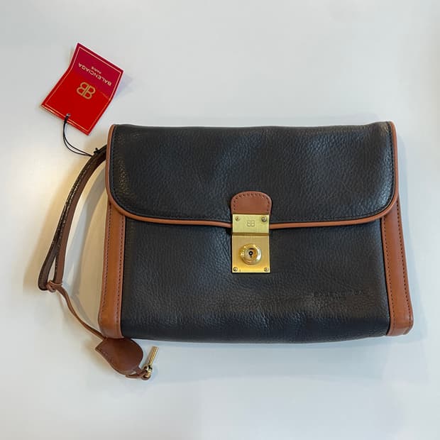 발렌시아가 클러치백 새상품