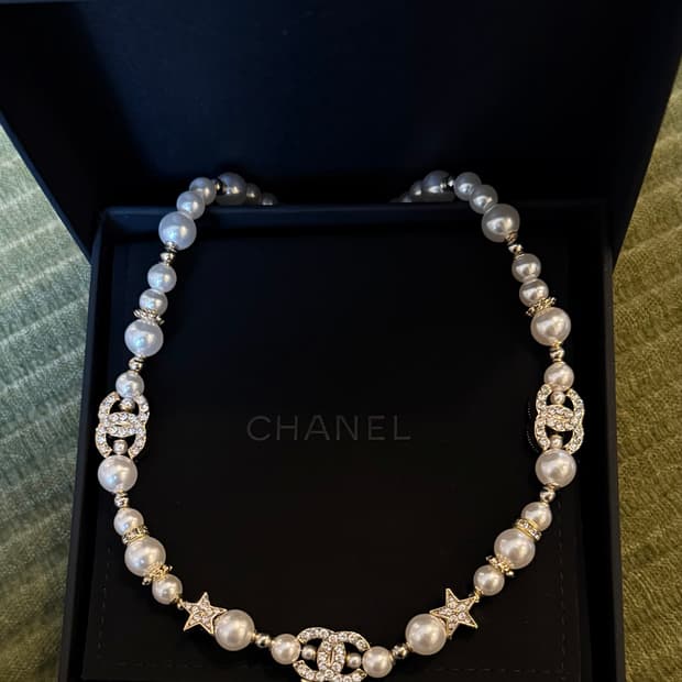 CHANEL 샤넬 업사이클링 CC 로고 펄 네크리스