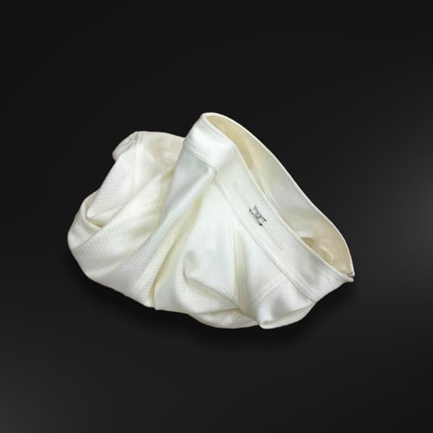 꾸레쥬 미디 스커트 로고 각인 메탈 장식 새틴 테이프 플레어핏 화이트 