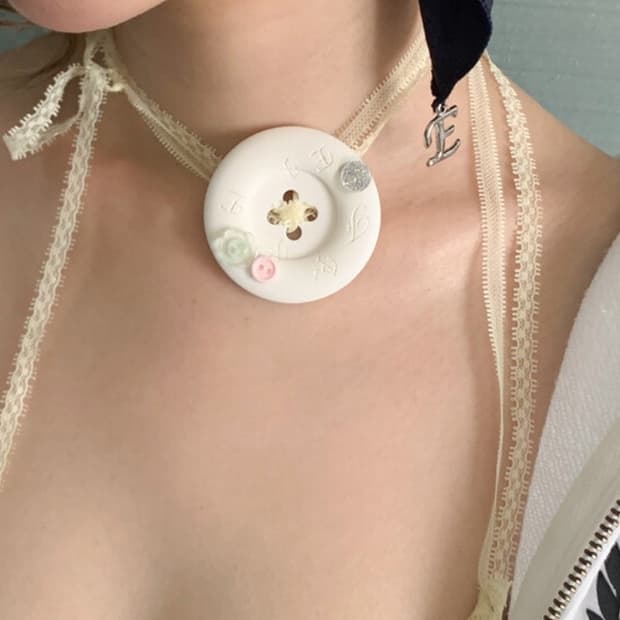 샵페어리 목걸이 lettering big button necklace