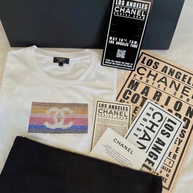 샤넬뷰티 리미티드 스와로브스키  로고 티셔츠 + 파우치 세트 기프트팩