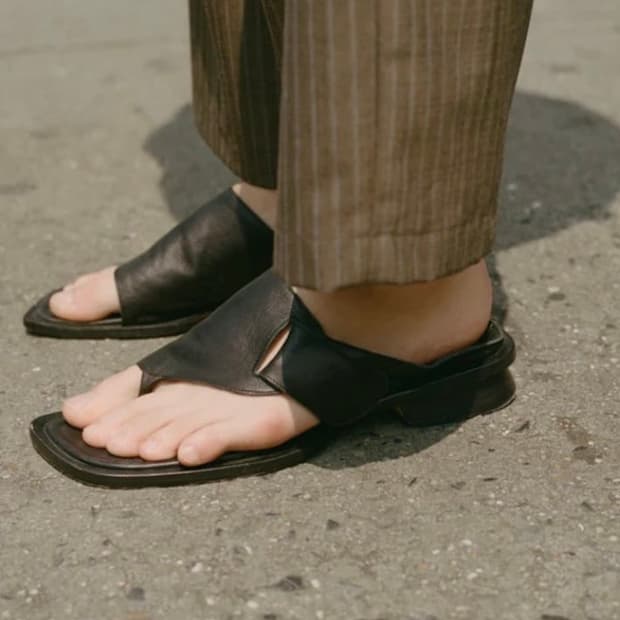 [43] 마리암나시르자데 Tupelo 샌들