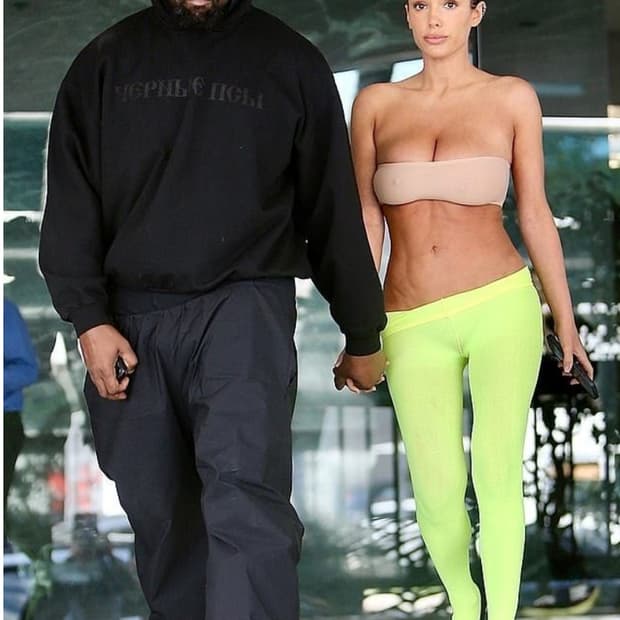 이지 x 고샤 루브친스키 YZY 블랙 독스 후드 블랙 2