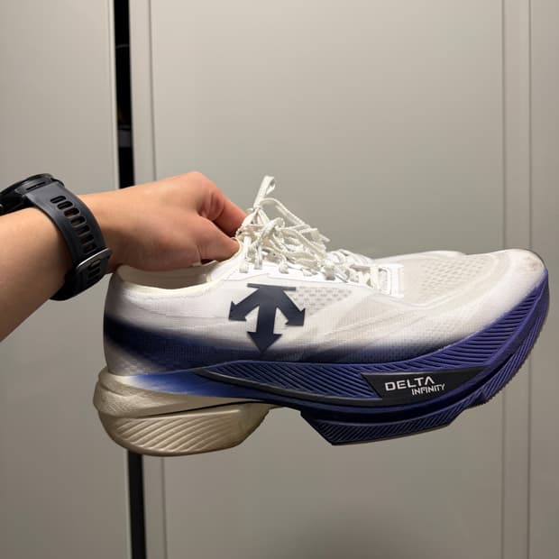 데상트 델타프로 EXP V3 러닝화