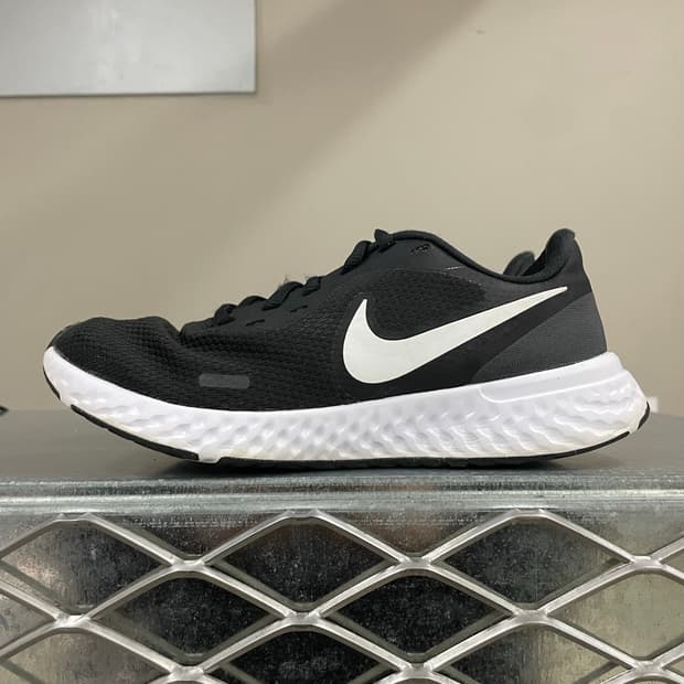 나이키 레볼루션 5 블랙 235 