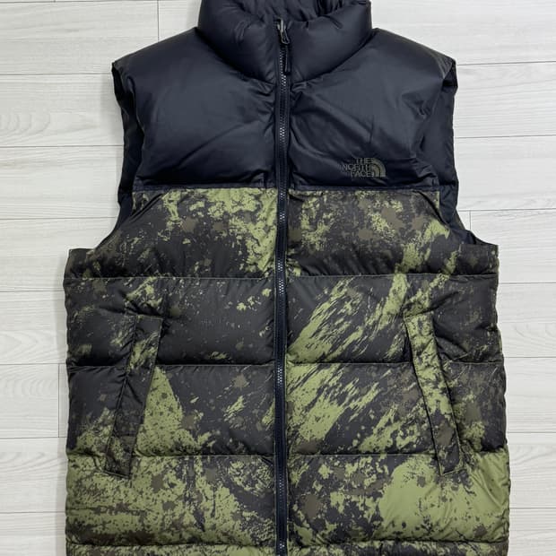 노스페이스 카모 눕시 700 필파워 베스트 M