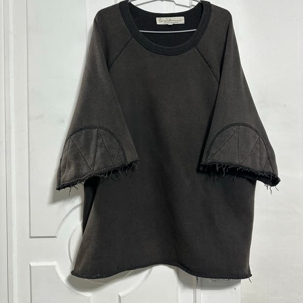 LCBX 로우 컷 스웻셔츠