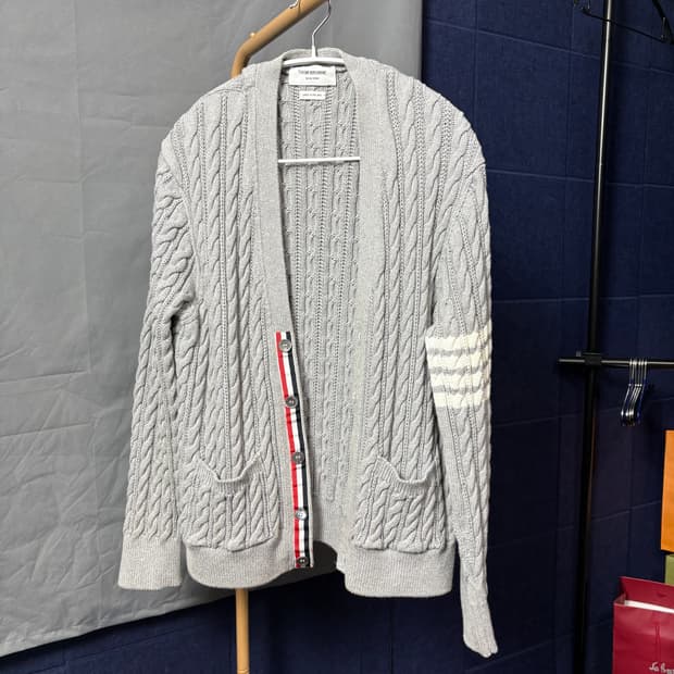 톰브라운 그레이 케이블 니트 가디건(4사이즈)
