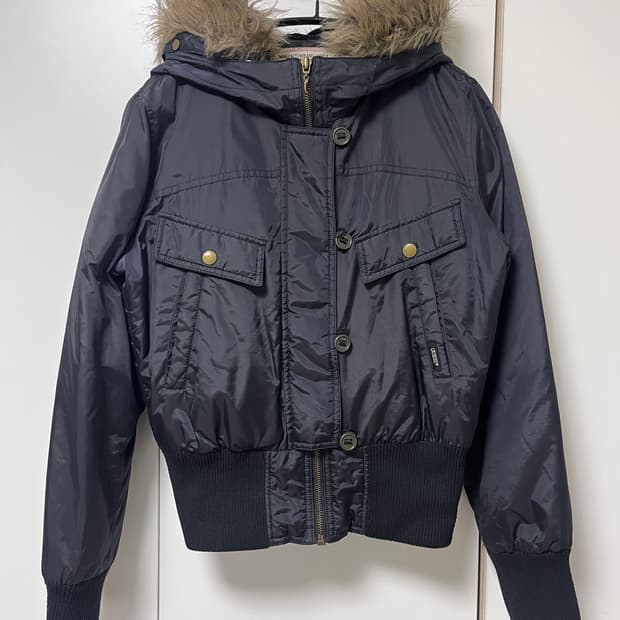 게스 울프퍼 크롭 자켓