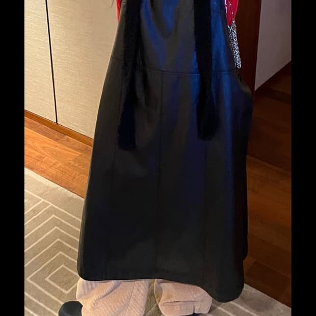 에토스 레더슬리브 드레스