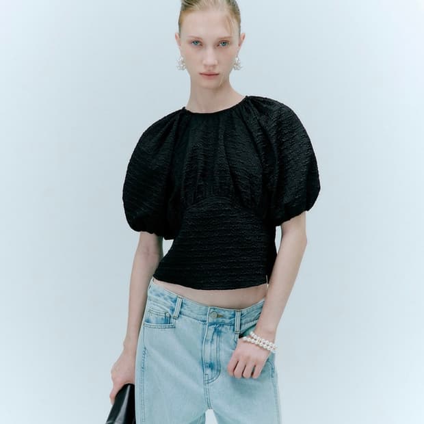 Orr 오르 엠보 셔링 블라우스 (블랙/아이보리)