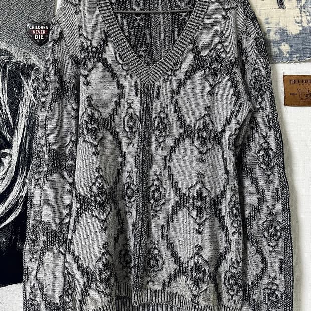 no id 에스닉 패턴 브이넥 니트