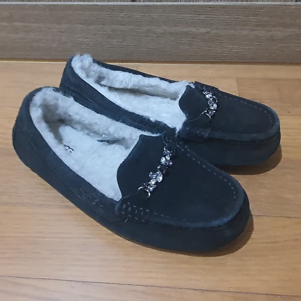 Ugg 어그 앤슬리 큐빅 스니커즈 250사이즈