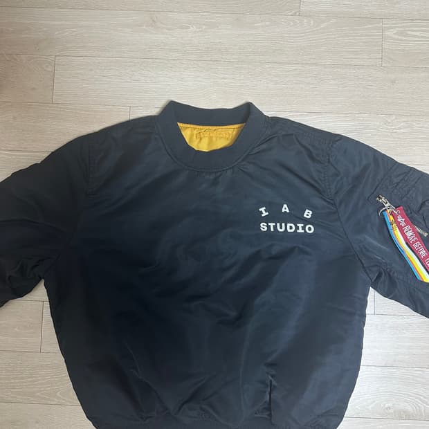 [마지막 가격]아이앱 스튜디오 x 알파 인더스트리 MA-1 크루넥 블랙