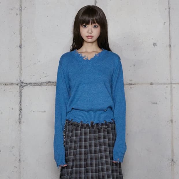 라라폭스 브이넥 니트