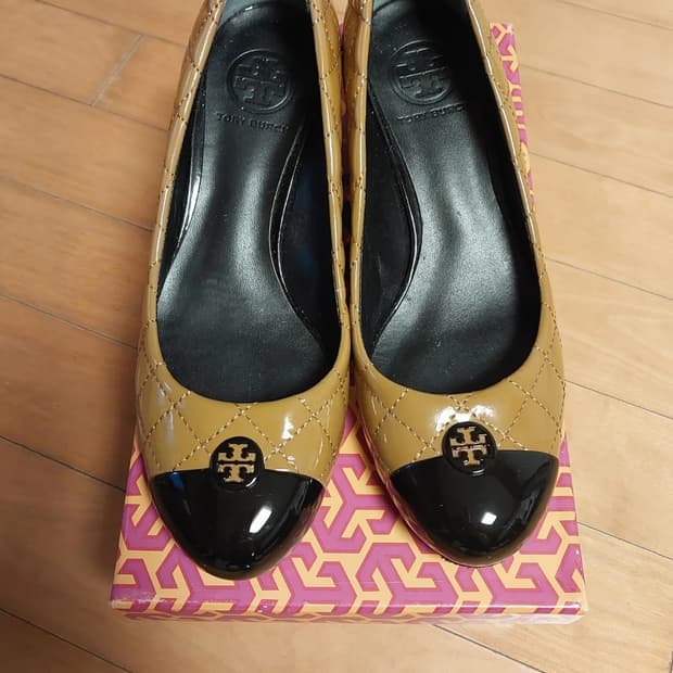 토리버치 펌프스 240