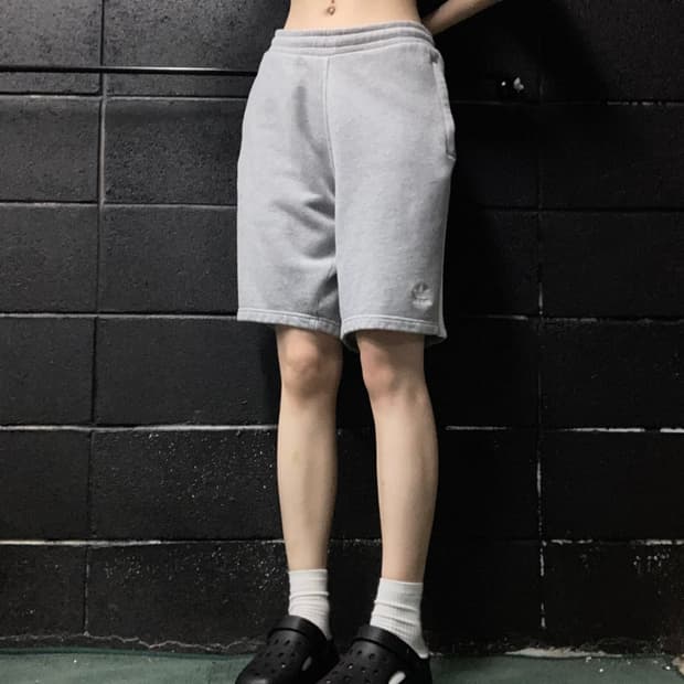 아디다스 그레이 숏팬츠